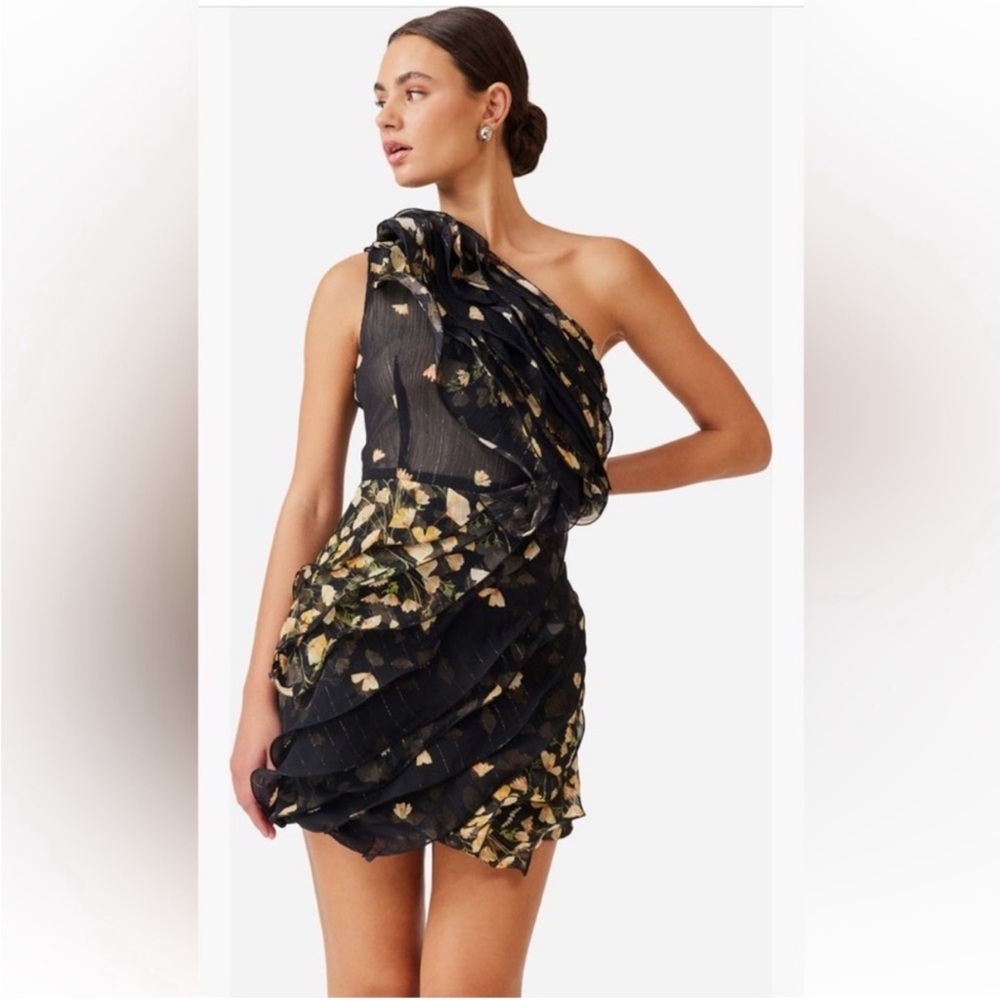 NEW Elliatt Tulsia Floral Mini Dress in Black summer soirée, or a cocktail event